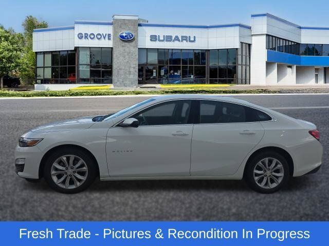 Used 2025 Chevrolet Malibu LT FWD image 2