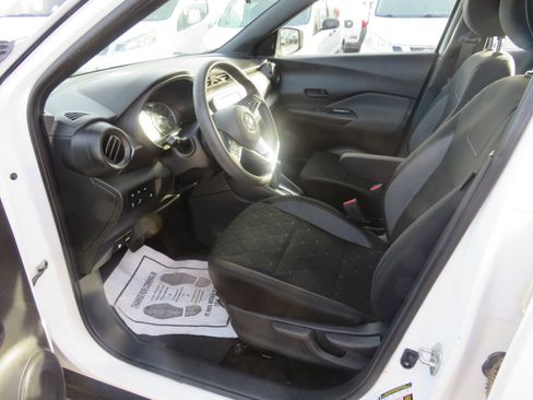 Used 2020 Nissan Kicks S image 38