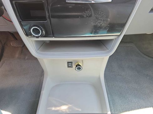 Used 2012 Toyota Sienna LE FWD image 27