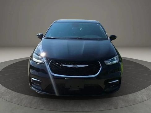Used 2026 Chrysler Pacifica Select FWD image 2