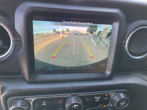 Used 2023 Jeep Wrangler Unlimited Sahara AWD/4WD image 10