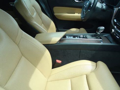 Used 2019 Volvo XC60 T6 Inscription w/ Protection Package AWD/4WD image 10