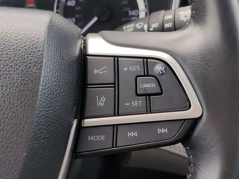 Used 2023 Toyota Highlander XLE FWD image 26