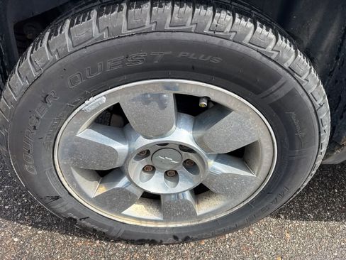 Used 2010 Chevrolet Avalanche LT AWD/4WD image 16