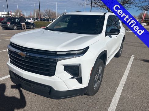 Certified 2025 Chevrolet Traverse LT image 2