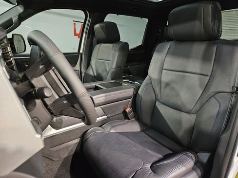 Used 2025 Toyota Tundra Platinum AWD/4WD image 24