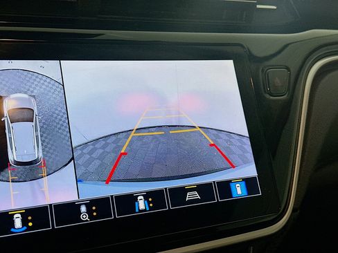 Used 2022 Chevrolet Bolt EUV Premier w/ Sun & Sound Package image 23