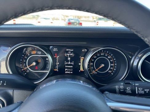 Used 2023 Jeep Wrangler Unlimited Sahara image 13