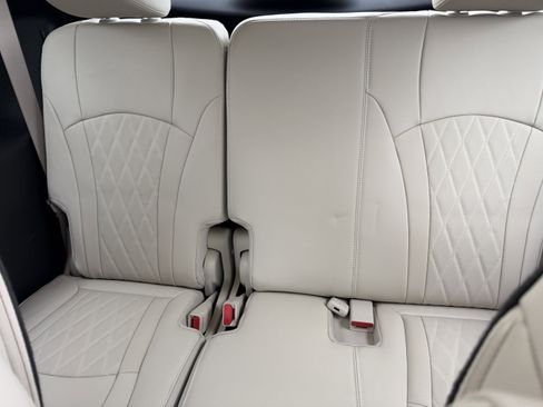 Used 2024 Buick Enclave Avenir w/ Avenir Technology Package image 16