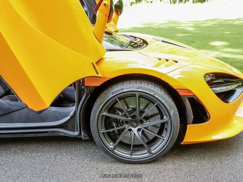 Used 2026 McLaren 750S Spider RWD image 32