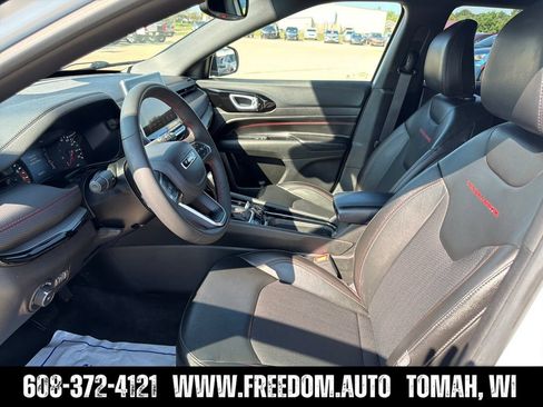 Used 2025 Jeep Compass Trailhawk AWD/4WD image 21