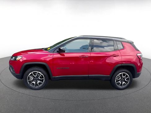 Used 2025 Jeep Compass Trailhawk AWD/4WD image 8