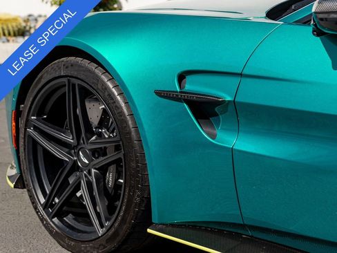 Used 2025 Aston Martin V8 Vantage Coupe RWD image 9
