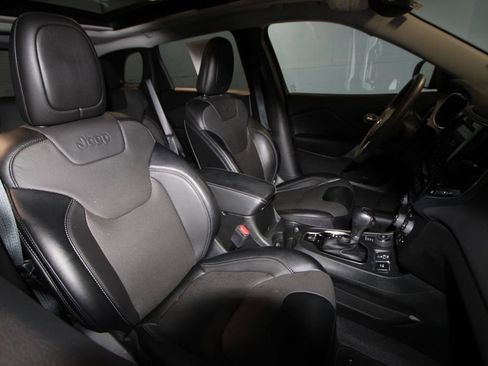 Used 2022 Jeep Cherokee Limited image 23