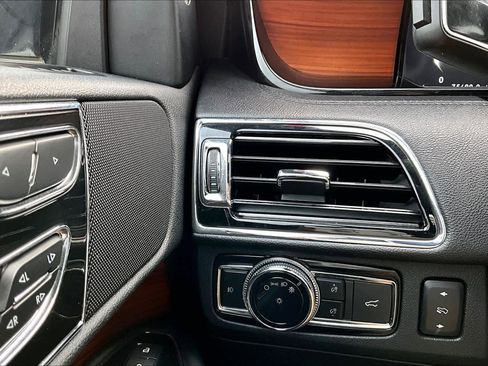 Used 2019 Lincoln Navigator Reserve image 34