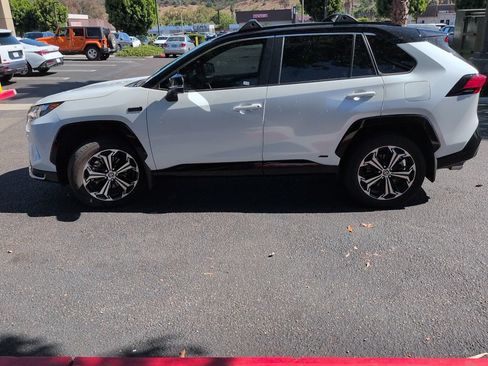 Used 2024 Toyota RAV4 XSE AWD/4WD image 5