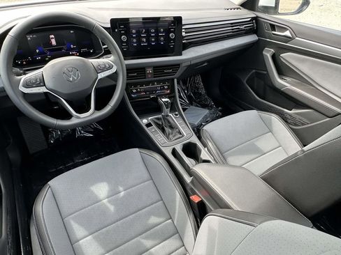 New 2026 Volkswagen Jetta SE FWD image 9