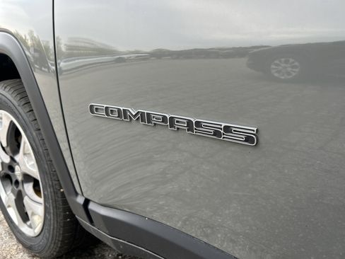Used 2019 Jeep Compass Limited AWD/4WD image 11