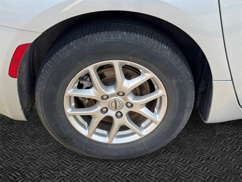 Certified 2024 Chrysler Pacifica Touring-L image 12