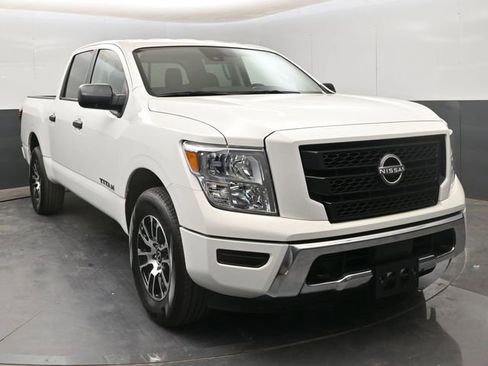 Used 2024 Nissan Titan SV AWD/4WD image 2