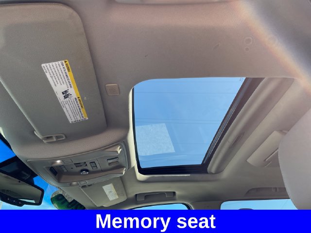 Used 2018 Chevrolet Suburban Premier AWD/4WD image 25