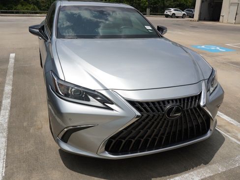 Used 2022 Lexus ES 350 w/ Premium Package FWD image 2
