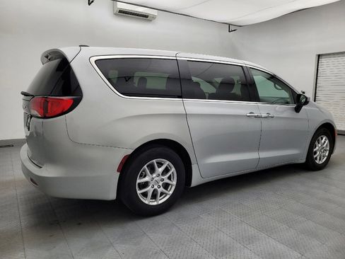 Used 2023 Chrysler Voyager LX FWD image 10