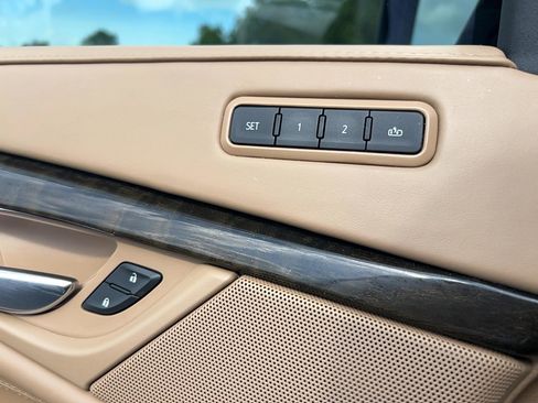 Used 2020 Cadillac Escalade Platinum image 15