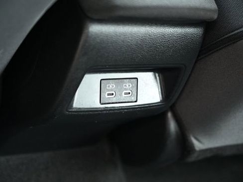 Used 2023 Toyota Corolla LE image 39