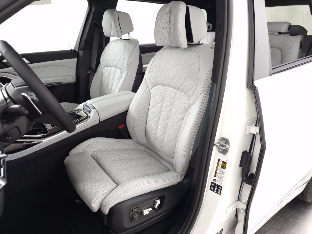 Used 2026 BMW X7 xDrive40i w/ Premium Package AWD/4WD image 12