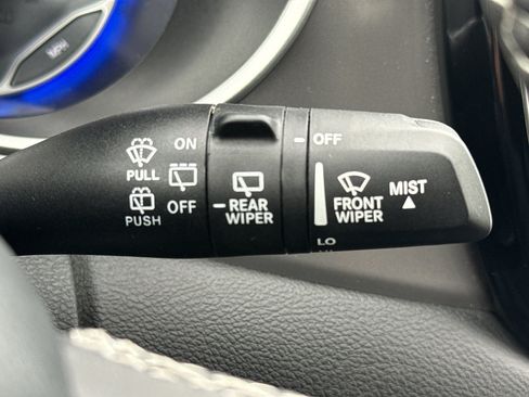 Used 2025 Chrysler Pacifica Select FWD image 19
