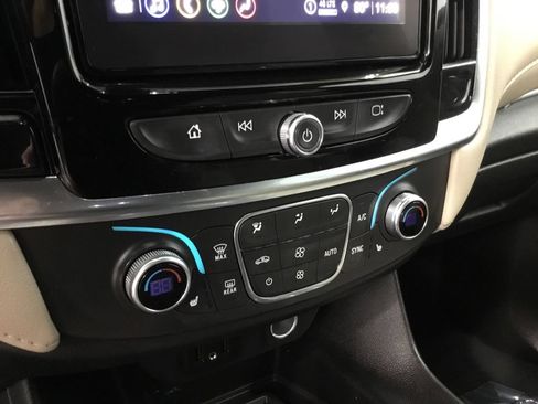 Used 2023 Chevrolet Traverse LT w/ LPO, Cargo Package AWD/4WD image 16