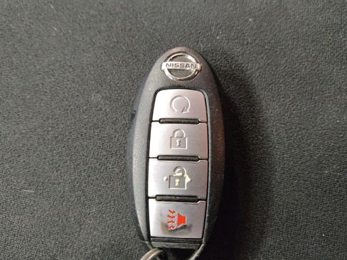 Used 2016 Nissan Pathfinder SV AWD/4WD image 32