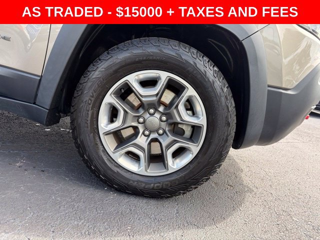 Used 2019 Jeep Cherokee Trailhawk w/ Cold Weather Group AWD/4WD image 8
