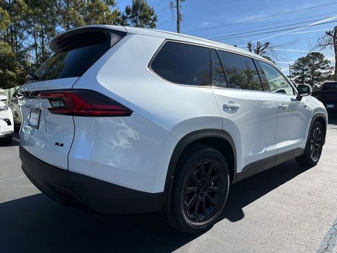 Used 2026 Toyota Grand Highlander XLE FWD image 3