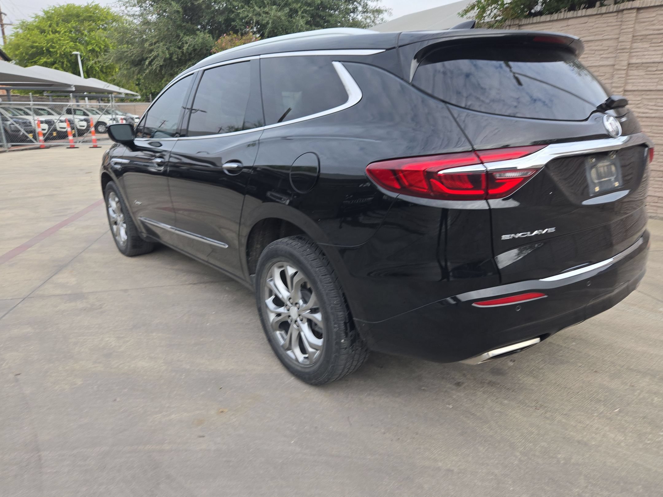 Used 2021 Buick Enclave Avenir w/ Avenir Technology Package FWD image 5