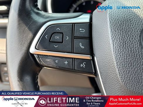 Used 2021 Toyota Highlander XLE AWD/4WD image 25