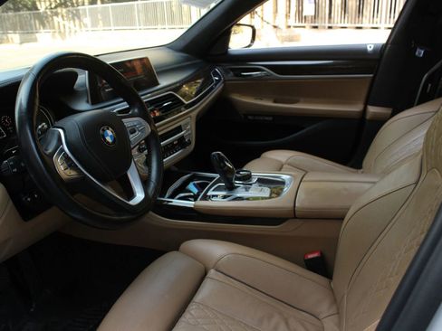Used 2017 BMW 750i xDrive image 13
