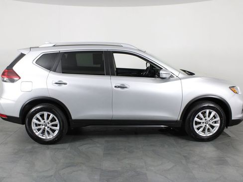 Used 2019 Nissan Rogue SV image 14