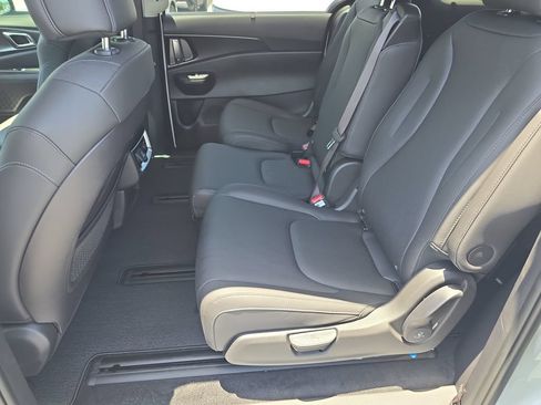 New 2026 Kia Carnival SX w/ SX Dark Edition Package FWD image 17