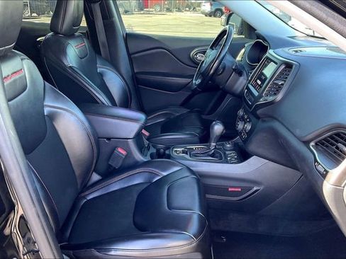 Used 2020 Jeep Cherokee Trailhawk w/ Cold Weather Group AWD/4WD image 32