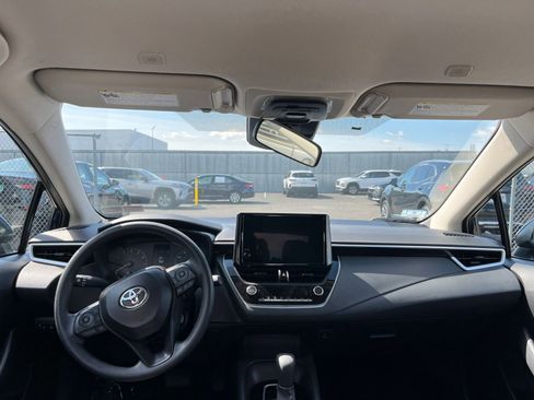 Used 2025 Toyota Corolla LE image 32