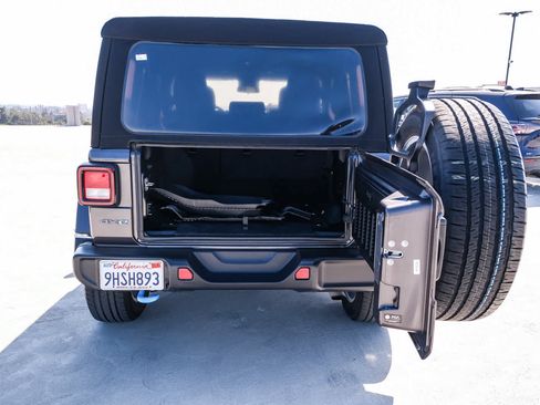 Used 2024 Jeep Wrangler Unlimited AWD/4WD image 27