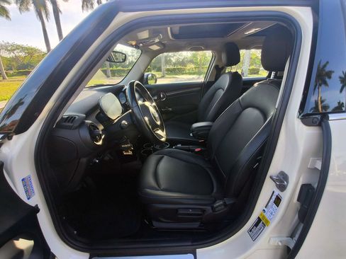 Used 2023 MINI Cooper 4-Door Hardtop FWD image 24