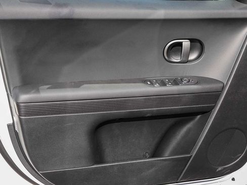 New 2026 Hyundai Ioniq 5 SE image 21