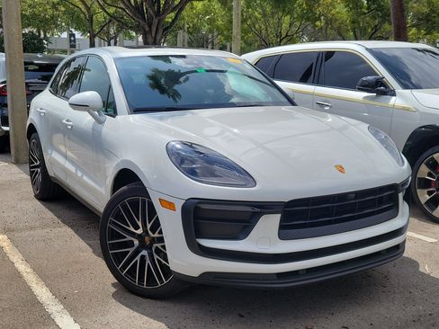 Used 2022 Porsche Macan AWD/4WD image 1