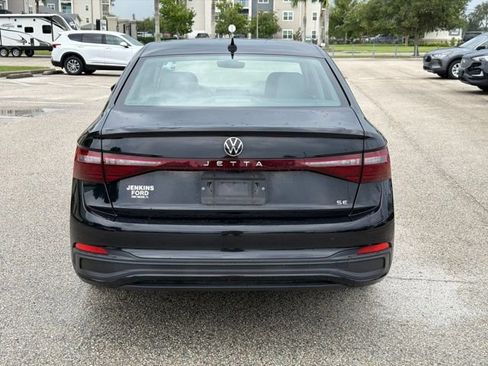 Used 2025 Volkswagen Jetta SE FWD image 19