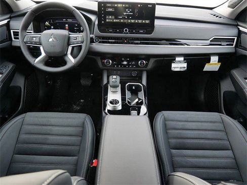 New 2026 Mitsubishi Outlander SE image 7