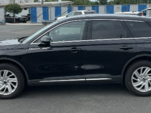 Used 2023 Lincoln Corsair AWD image 2
