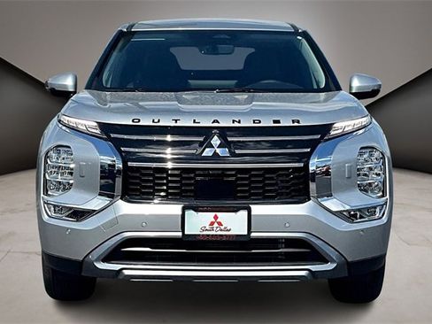 New 2025 Mitsubishi Outlander SE image 3